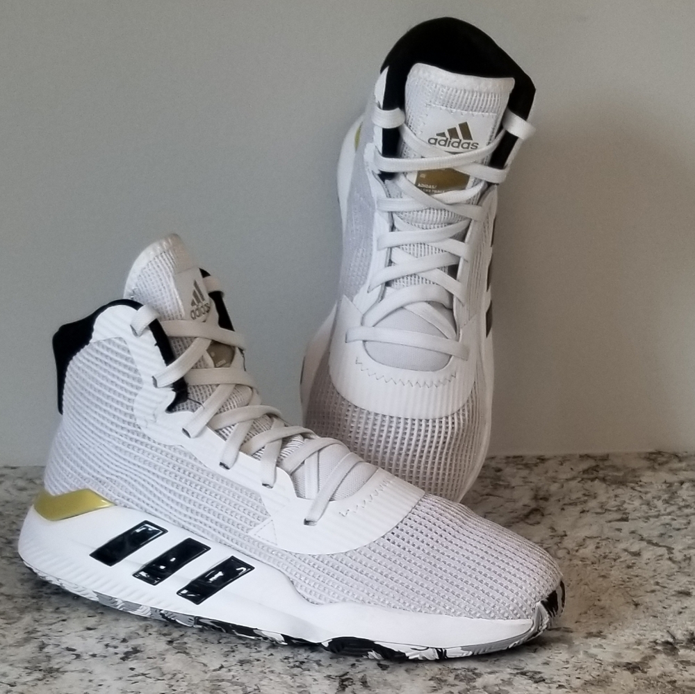 Adidas Men's Pro Bounce Basketball Shoes size 8